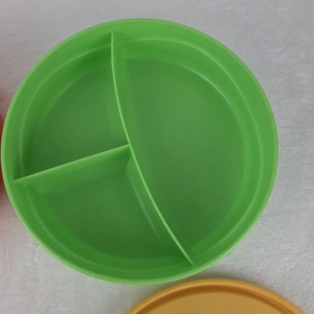 Vintage Tupperware Munchkids Divided Snack Plates With‎ Lids Set Of 2 2552A